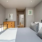 Gorgeous Flat With Garden In Battersea