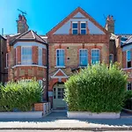 Gorgeous Flat With Garden In Battersea